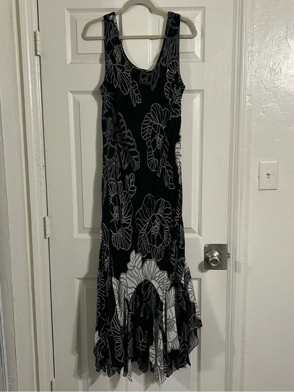 Eva Blue 18W Black White Floral Maxi Dress Sleeveless Beaded Hem Flowy Fairy - Picture 2 of 8